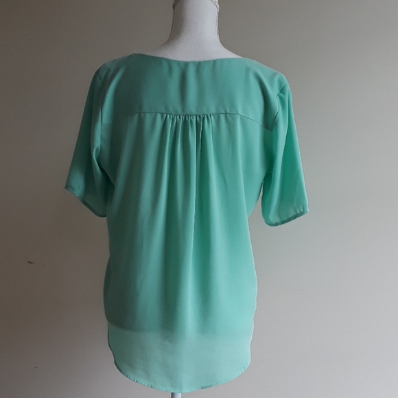 Mint colored blouse - Picture 3 of 3